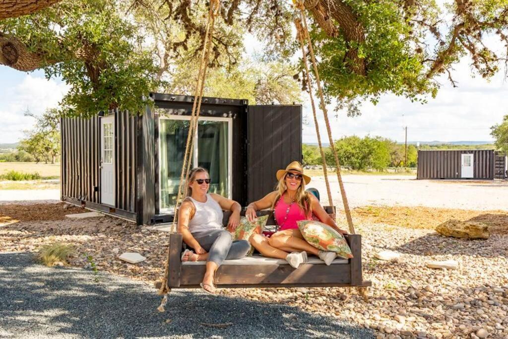 The Container Retreat @ 290 Wine Trail #7 Groups Welcome! Βίλα Hye Εξωτερικό φωτογραφία